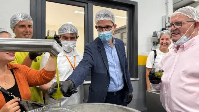 Bozcaada’da 6. Zeytin Festivali’nde ilk hasat zeytinyağı üretildi