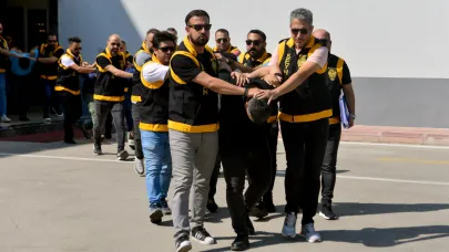 Adana’da çeteye operasyon: 12 silah, 54 bin hap!