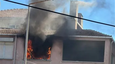 Çanakkale'de yanan ev kullanılamaz hale geldi
