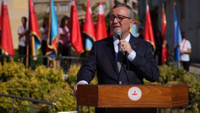 Biga Belediye Başkanı Alper Şen, Kurtuluş Günü etkinliklerinde