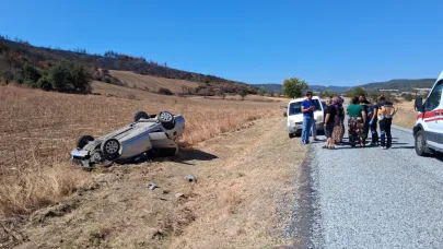 Gelibolu’da Otomobil Takla Atarak Tarlaya Girdi: 2 Yaralı