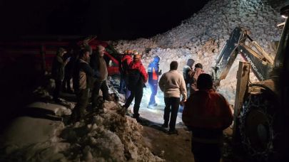 Rize Çamlıhemşin’de çığ: Yaylada 15 kişi mahsur