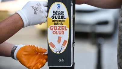 İzmaritler için özel kutular sokaklarda