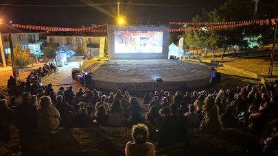 Gökçeada’da Film Gecesi: “Kelebeklerin Uyuduğu Yerdeyim” İzleyiciyle Buluştu