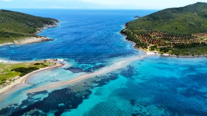 “Ege’nin Gizemli Geçidi: Yolunuzu Aydınlatıyor, Dertlerinizi Alıp Götürüyor”