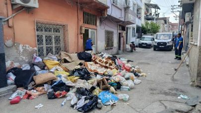 Çöp evden 2 kamyonet atık çıktı