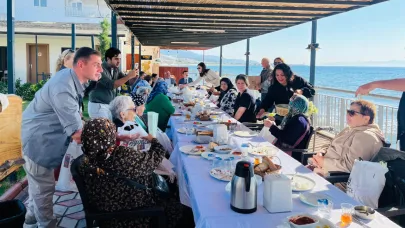 Huzurevi sakinleri kahvaltıda buluştu