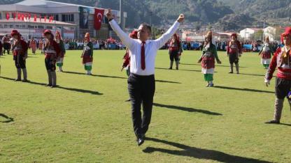 29 Ekim kutlamalarına Kaymakam Akkaya'nın zeybek gösterisi damga vurdu