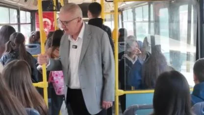 Başkan Atılgan, öğrencilerle toplu taşımaya bindi