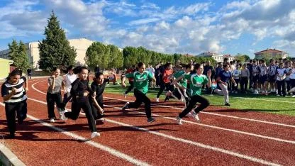 Bayramiç'te Cumhuriyet Coşkusu! Öğrenciler Koşuda Nefes Kesti