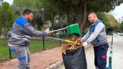 Belediye temizliyor, çöp yığılıyor