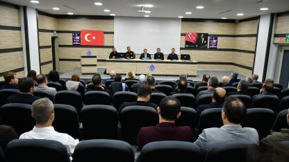 Biga Kaymakamı Kayabaşı Okul Müdürleriyle Toplandı