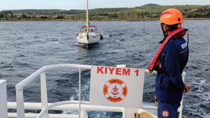 Çanakkale Boğazı’nda Arızalanan Tekne Kurtarıldı