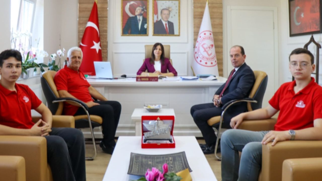 Çanakkale Fen Lisesi Öğrencilerinden TEKNOFEST’te Büyük Başarı