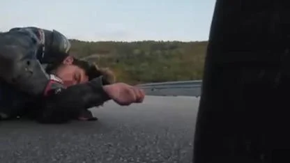Çanakkale’de motosiklet kazası saniye saniye kameraya yansıdı