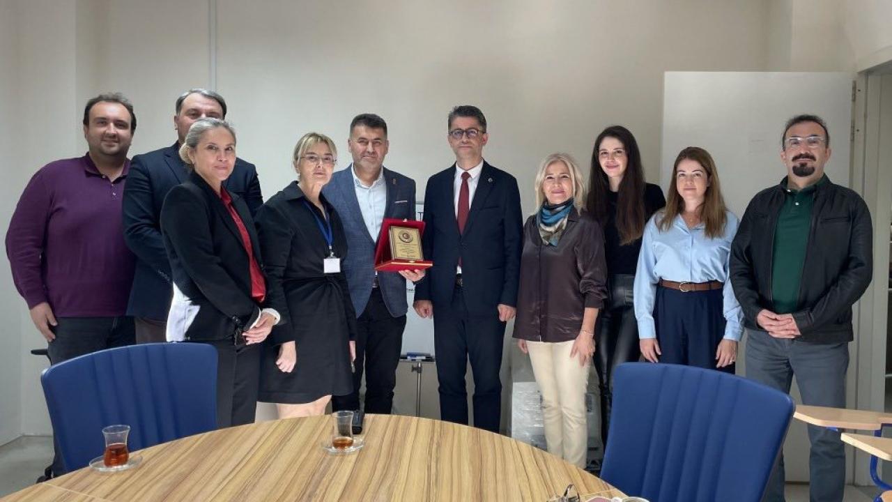 ÇOMÜ Hastanesine Büyük Destek! Ali Atak'a Rektörden Teşekkür Plaketi