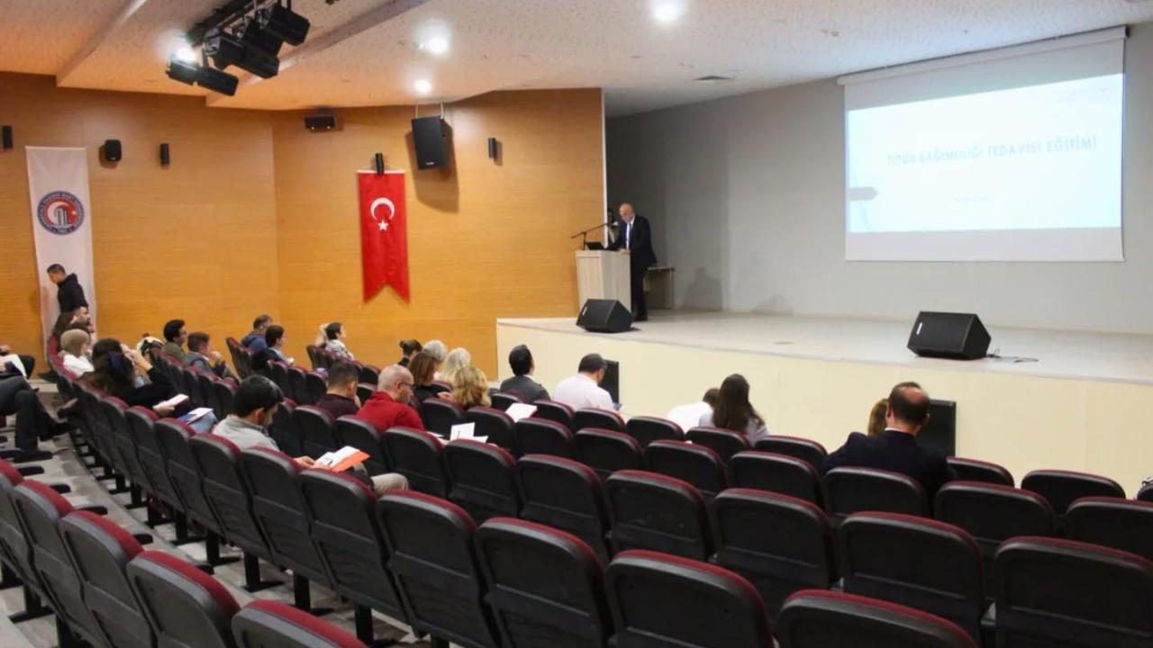 ÇOMÜ’de Hekimlere Tütün Bağımlılığı Eğitimi Düzenlendi