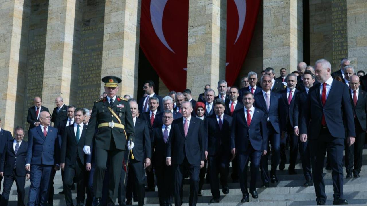 Cumhuriyetin 102. yılında 1 milyonu aşkın vatandaş Anıtkabir'e akın etti!