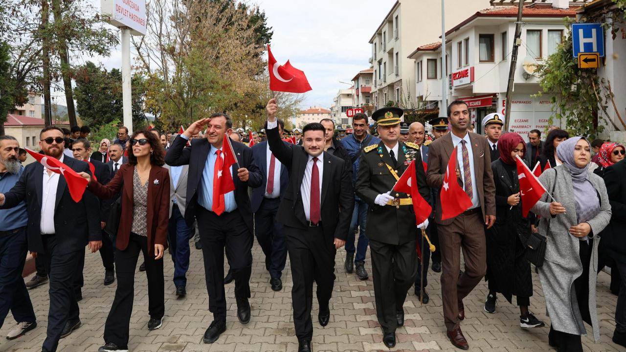 Denizde ve Karada Kutlama! Kaymakam Acar: "Cumhuriyet Geleceğimizdir.