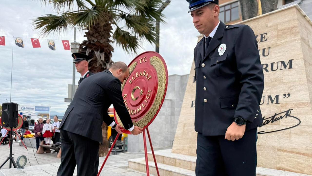 Eceabat Tek Yürek! Cumhuriyet Meydanı'nda Anlamlı 29 Ekim Töreni