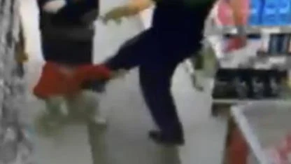 Eskişehir’de Markette Çocuğunu Tekmeleyen Baba Gözaltında