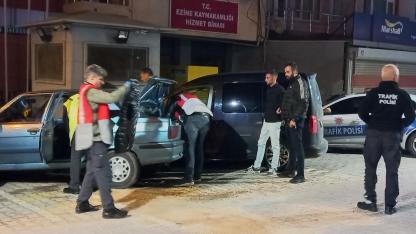 Ezine’de uyuşturucu operasyonu: Kokain ve para ele geçirildi