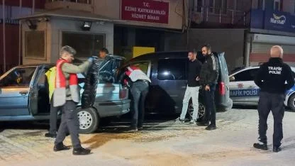 Ezine’de uyuşturucu operasyonu: Kokain ve para ele geçirildi