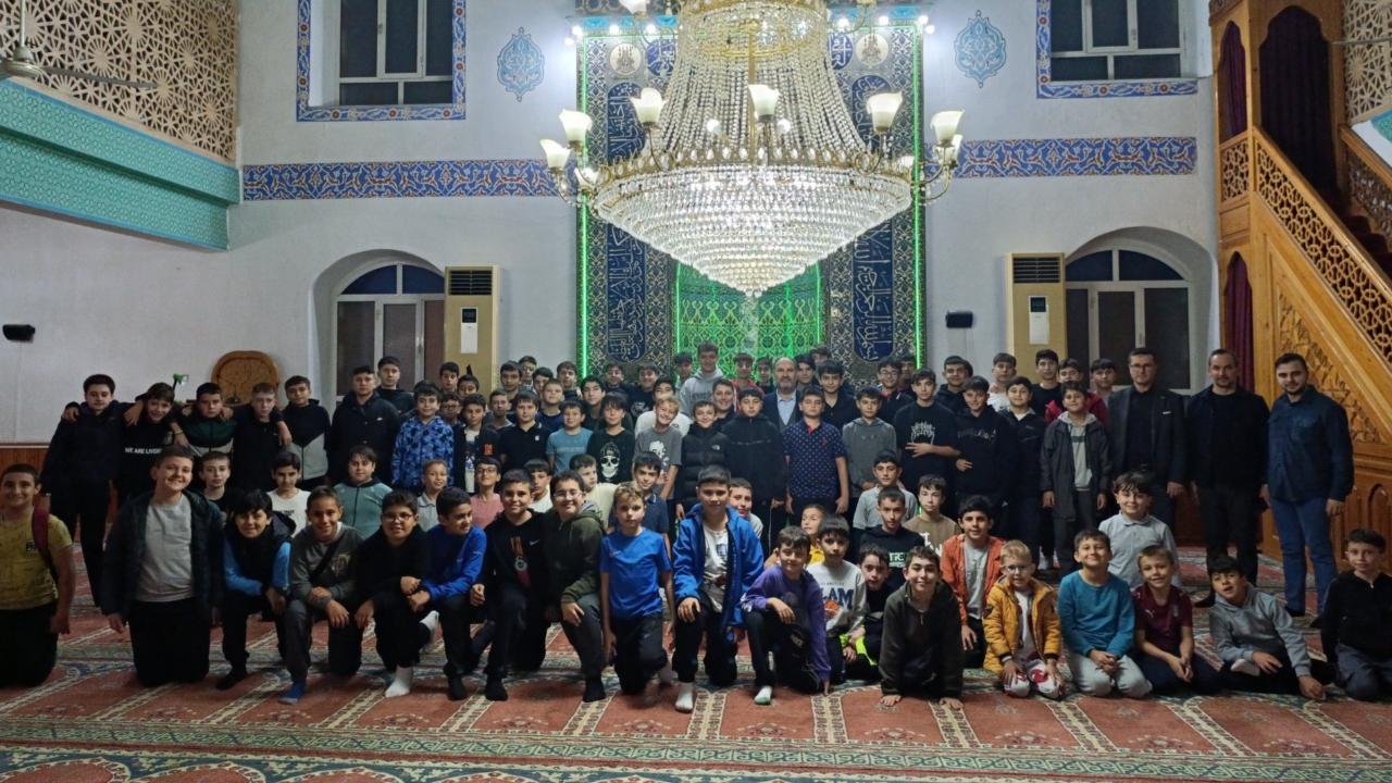 Fatih Camii’nde Gençlik Buluşması Yoğun İlgi Gördü
