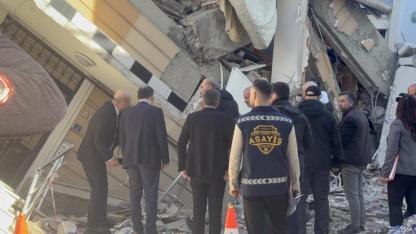 Gebze'de çöken binanın enkazında inceleme yapılıyor