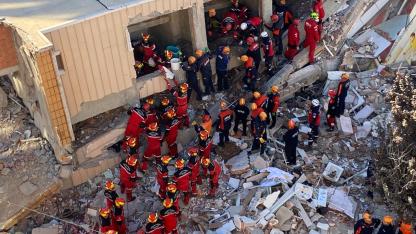 Gebze'de Sevinç Gözyaşları! 18 Yaşındaki Dilara Bilir Enkazdan Çıkarıldı!