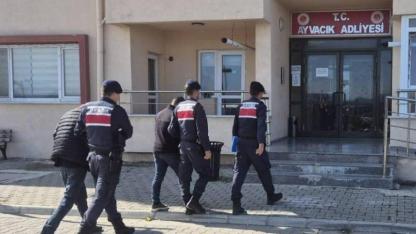 Göçmen Kaçakçılığı Operasyonunda 9 Gözaltı, Uyuşturucu ve Silah Ele Geçirildi!