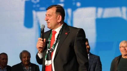 Gökçeada Belediye Başkanı Bülent Ecevit Atalay’a yumruklu saldırı