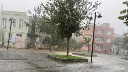 Hızlı ve öfkeli yağmur Çanakkale'yi vurdu
