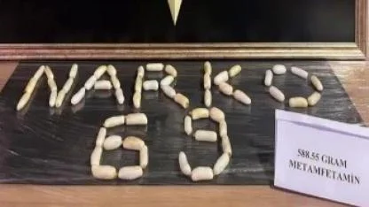 İran uyruklu şahsın mide ve bağırsaklarından 588,55 gr metamfetamin çıkarıldı