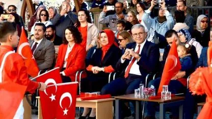 Karabiga'da Cumhuriyet Bayramı Coşkusu: Başkan Elbi Tablet Sözüyle Coşkuyu İkiye Katladı!