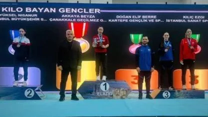 Karate'de Çanakkale Rüzgarı! Beyza Akkaya Türkiye Şampiyonu!