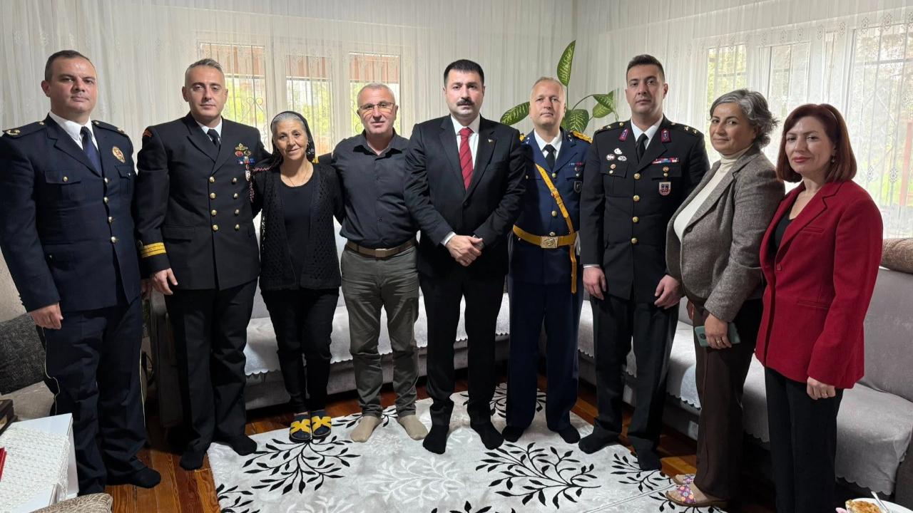 Kaymakam Karali’den 29 Ekim’de Şehit Annesine ve Gaziye Anlamlı Ziyaret!