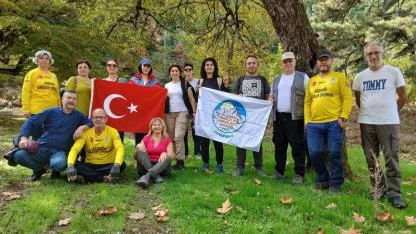 Kazdağları'nın İncisi Yenice'de Doğa Terapisi: Dağcılar, 15 kişilik ekiple unutulmaz bir yeşil yol yürüyüşü gerçekleştirdi