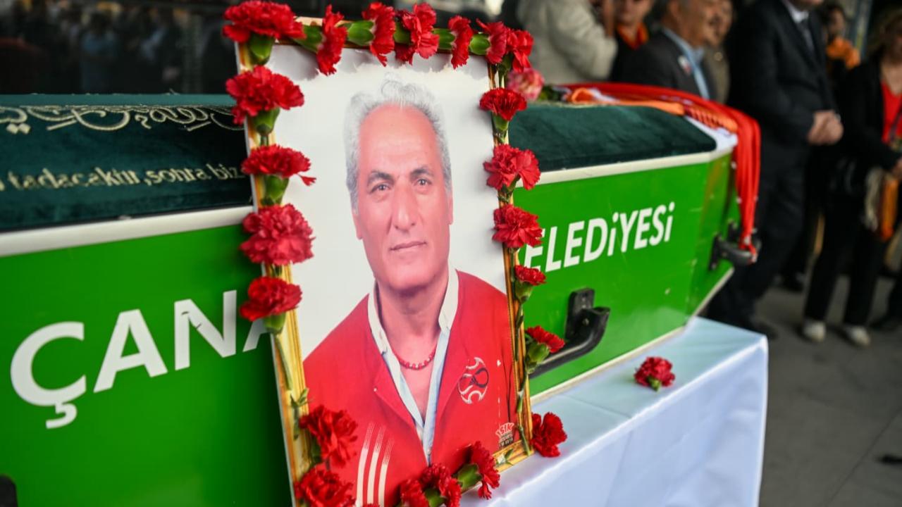 Kırmızı Hüseyin son yolculuğuna uğurlandı