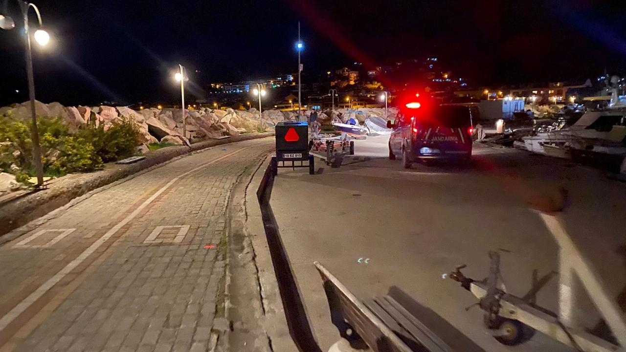 Küçükkuyu'da kayalıklarda bir kişi ölü bulundu