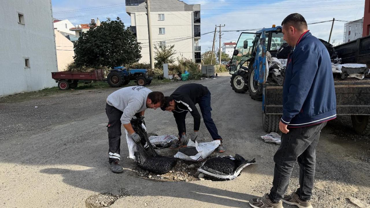 Lâpseki’de belediye ekiplerinden yoğun saha mesaisi