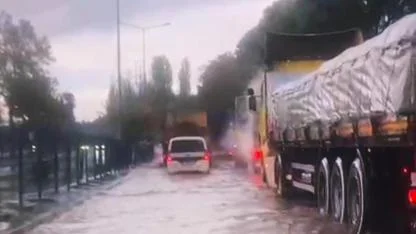Lapseki'de cadde ve sokaklar göle döndü