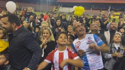 Lösemiyi Yenen Gencay İçin Gökyüzü Balonlarla Doldu