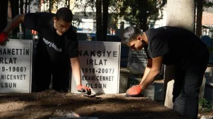 Mezarlık Fenomenleri: On binlerce Takipçi Kazandılar