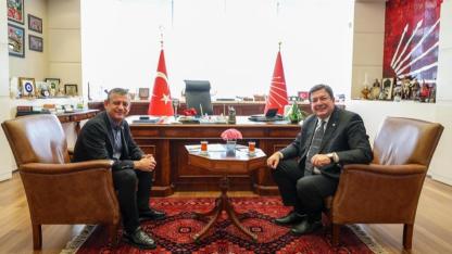 CHP Kulisleri Merak Ediyor: Muharrem Erkek'ten Özgür Özel'e Sürpriz Ziyaret! Ankara'ya Dönüş Sinyali mi?