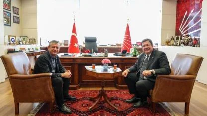 CHP Kulisleri Merak Ediyor: Muharrem Erkek'ten Özgür Özel'e Sürpriz Ziyaret! Ankara'ya Dönüş Sinyali mi?