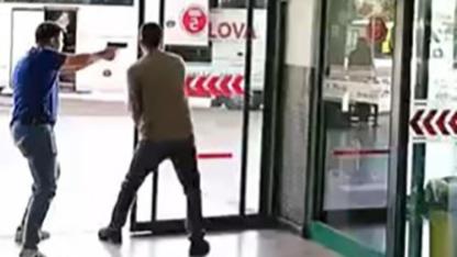 Otogarda etrafa rastgele ateş açan uzman çavuş bacağından vuruldu