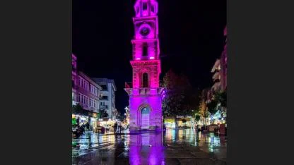 Saat Kulesi pembe ışıklarla aydınlatıldı