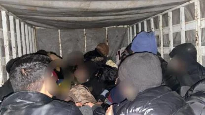 Çanakkale'de göçmen kaçakçılığı operasyonu: 4 organizatör ile 75 kaçak göçmen yakalandı