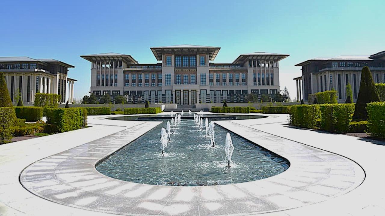 Resmi Gazete&#039;den Kritik Kararlar Serisi: Cumhurbaşkanlığı Teşkilatında Değişiklik Yapıldı